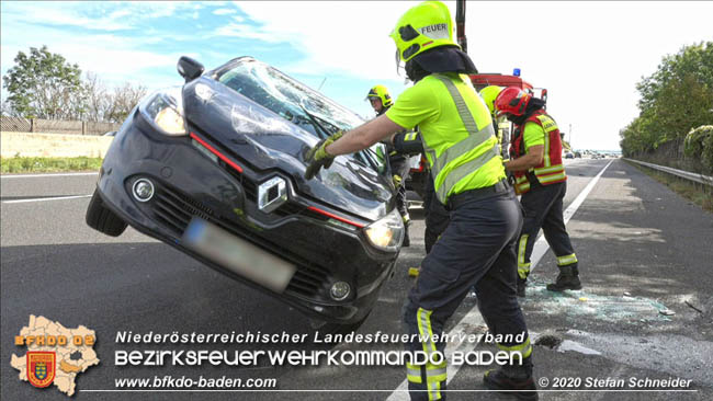 20201009 Schwerer Verkehrsunfall auf der A2 zwischen Leobersdorf und Wöllersdorf  Foto: © Stefan Schneider BFK BADEN