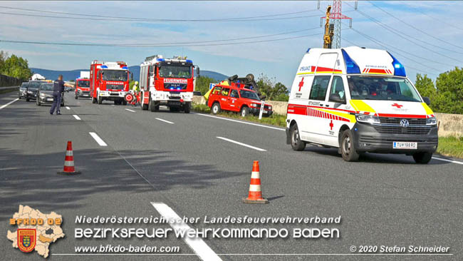 20201009 Schwerer Verkehrsunfall auf der A2 zwischen Leobersdorf und Wöllersdorf  Foto: © Stefan Schneider BFK BADEN