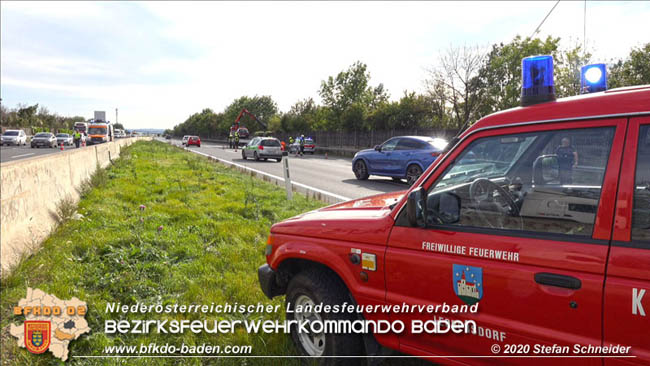 20201009 Schwerer Verkehrsunfall auf der A2 zwischen Leobersdorf und Wöllersdorf  Foto: © Stefan Schneider BFK BADEN