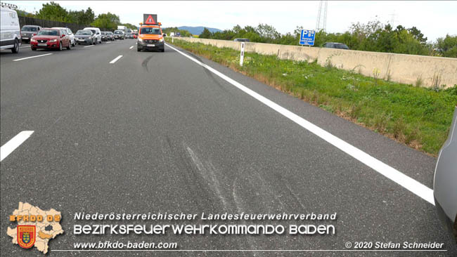 20201009 Schwerer Verkehrsunfall auf der A2 zwischen Leobersdorf und Wöllersdorf  Foto: © Stefan Schneider BFK BADEN
