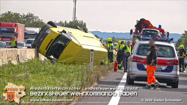 20201009 Schwerer Verkehrsunfall auf der A2 zwischen Leobersdorf und Wöllersdorf  Foto: © Stefan Schneider BFK BADEN