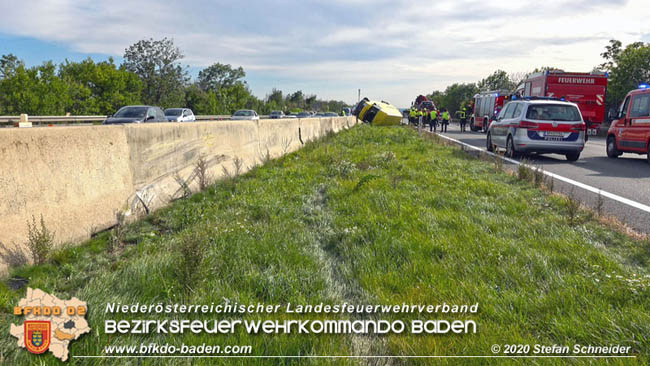 20201009 Schwerer Verkehrsunfall auf der A2 zwischen Leobersdorf und Wöllersdorf  Foto: © Stefan Schneider BFK BADEN