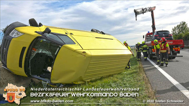 20201009 Schwerer Verkehrsunfall auf der A2 zwischen Leobersdorf und Wöllersdorf  Foto: © Stefan Schneider BFK BADEN