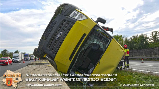 20201009 Schwerer Verkehrsunfall auf der A2 zwischen Leobersdorf und Wöllersdorf  Foto: © Stefan Schneider BFK BADEN