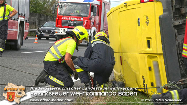 20201009 Schwerer Verkehrsunfall auf der A2 zwischen Leobersdorf und Wöllersdorf  Foto: © Stefan Schneider BFK BADEN