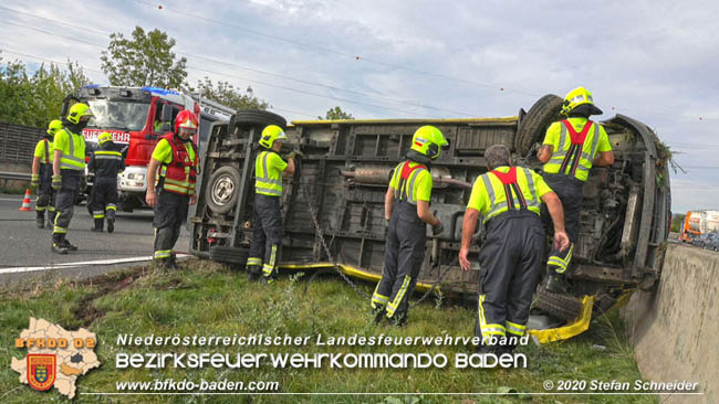 20201009 Schwerer Verkehrsunfall auf der A2 zwischen Leobersdorf und Wöllersdorf  Foto: © Stefan Schneider BFK BADEN