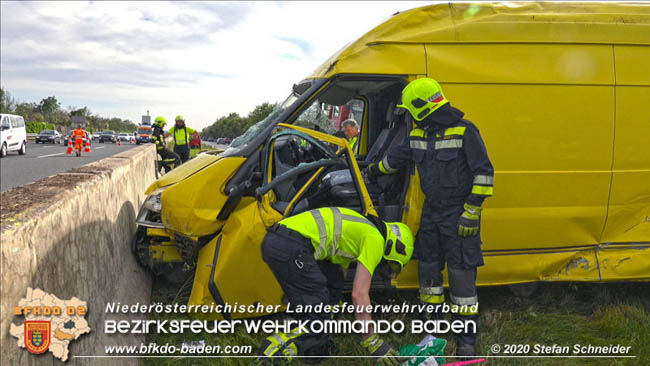 20201009 Schwerer Verkehrsunfall auf der A2 zwischen Leobersdorf und Wöllersdorf  Foto: © Stefan Schneider BFK BADEN