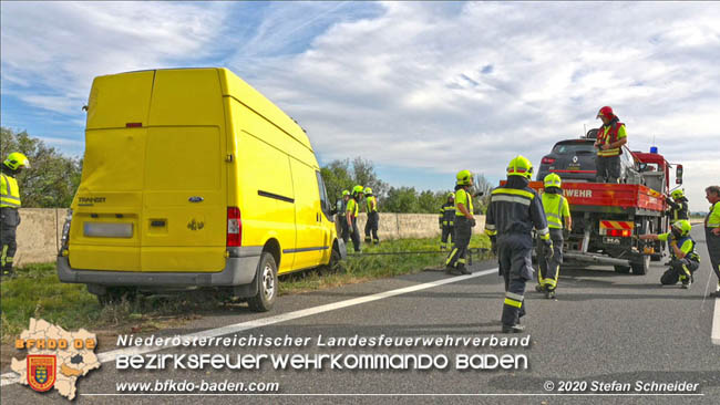 20201009 Schwerer Verkehrsunfall auf der A2 zwischen Leobersdorf und Wöllersdorf  Foto: © Stefan Schneider BFK BADEN