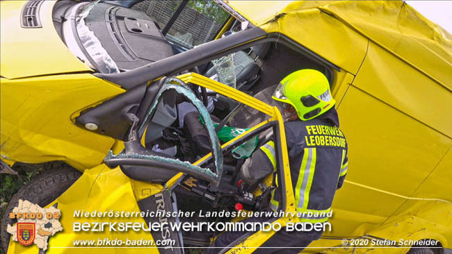 20201009 Schwerer Verkehrsunfall auf der A2 zwischen Leobersdorf und Wöllersdorf  Foto: © Stefan Schneider BFK BADEN