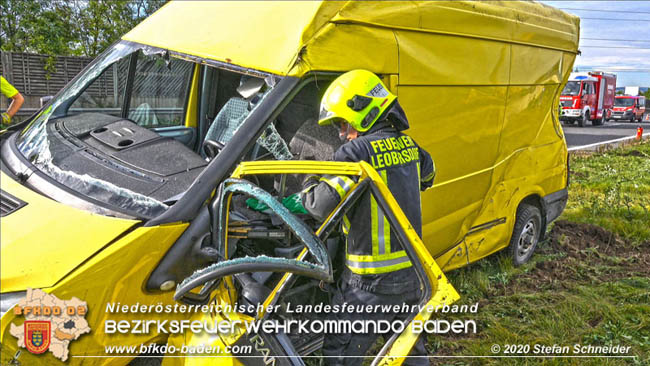 20201009 Schwerer Verkehrsunfall auf der A2 zwischen Leobersdorf und Wöllersdorf  Foto: © Stefan Schneider BFK BADEN