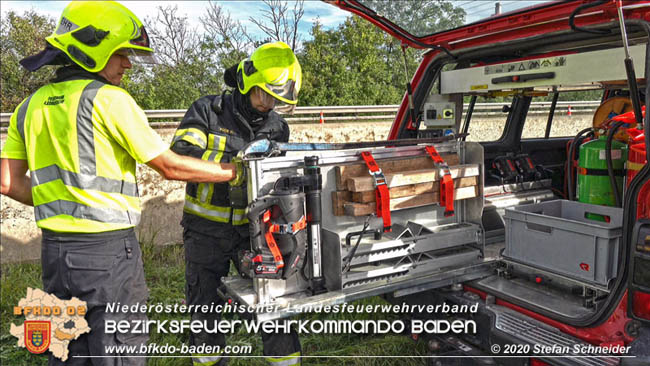 20201009 Schwerer Verkehrsunfall auf der A2 zwischen Leobersdorf und Wöllersdorf  Foto: © Stefan Schneider BFK BADEN