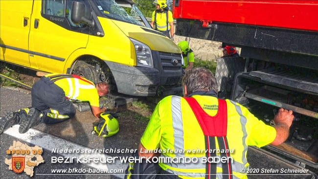 20201009 Schwerer Verkehrsunfall auf der A2 zwischen Leobersdorf und Wöllersdorf  Foto: © Stefan Schneider BFK BADEN