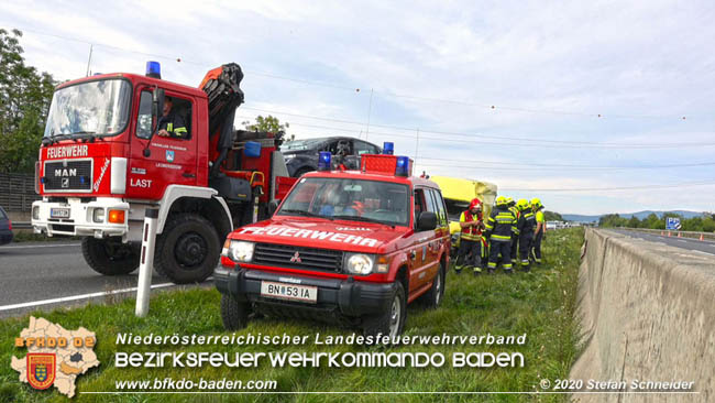 20201009 Schwerer Verkehrsunfall auf der A2 zwischen Leobersdorf und Wöllersdorf  Foto: © Stefan Schneider BFK BADEN