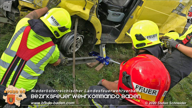 20201009 Schwerer Verkehrsunfall auf der A2 zwischen Leobersdorf und Wöllersdorf  Foto: © Stefan Schneider BFK BADEN
