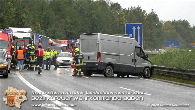 20201014 Verkehrsunfall auf der A21 zwischen Mayerling und Heiligenkreuz  Foto: © Stefan Schneider 