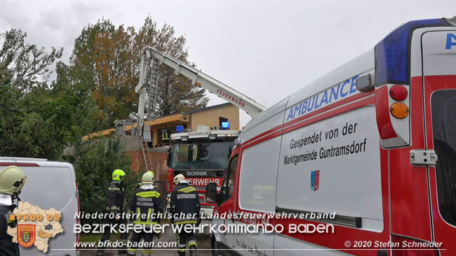 20201014 Unterstützung Rettungsdienst bei Arbeitsunfall Möllersdorf/Guntramsdorf  Fotos: © Stefan Schneider BFK BADEN