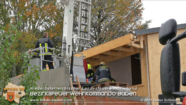20201014 Unterstützung Rettungsdienst bei Arbeitsunfall Möllersdorf/Guntramsdorf  Fotos: © Stefan Schneider BFK BADEN
