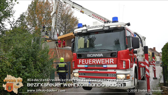 20201014 Unterstützung Rettungsdienst bei Arbeitsunfall Möllersdorf/Guntramsdorf  Fotos: © Stefan Schneider BFK BADEN