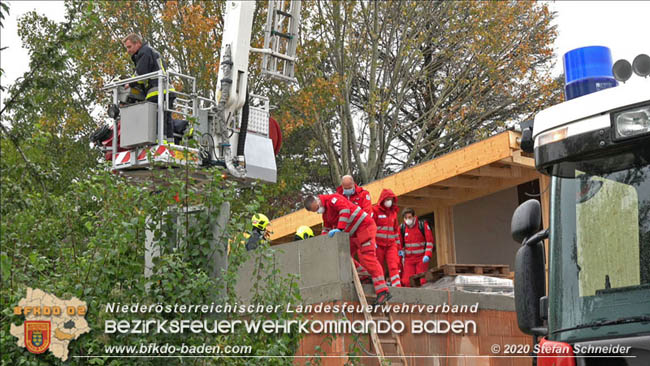 20201014 Unterstützung Rettungsdienst bei Arbeitsunfall Möllersdorf/Guntramsdorf  Fotos: © Stefan Schneider BFK BADEN