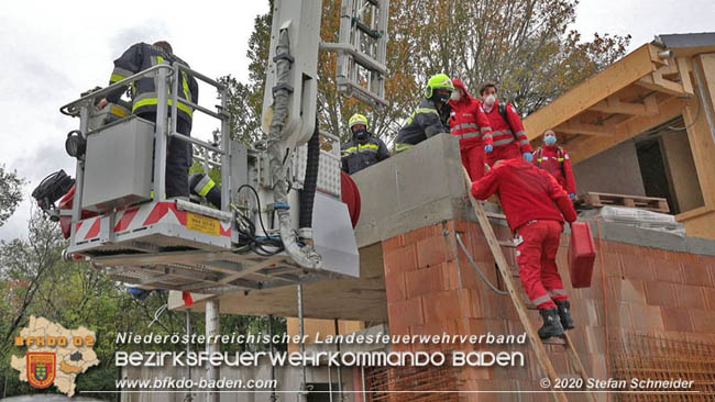 20201014 Unterstützung Rettungsdienst bei Arbeitsunfall Möllersdorf/Guntramsdorf  Fotos: © Stefan Schneider BFK BADEN