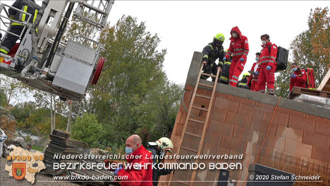 20201014 Unterstützung Rettungsdienst bei Arbeitsunfall Möllersdorf/Guntramsdorf  Fotos: © Stefan Schneider BFK BADEN