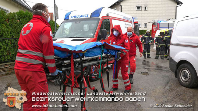 20201014 Unterstützung Rettungsdienst bei Arbeitsunfall Möllersdorf/Guntramsdorf  Fotos: © Stefan Schneider BFK BADEN