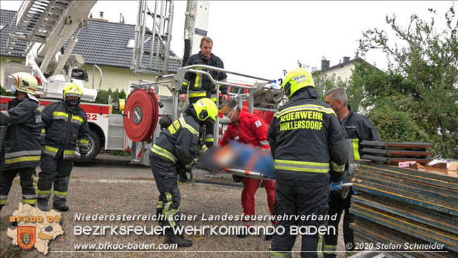 20201014 Unterstützung Rettungsdienst bei Arbeitsunfall Möllersdorf/Guntramsdorf  Fotos: © Stefan Schneider BFK BADEN