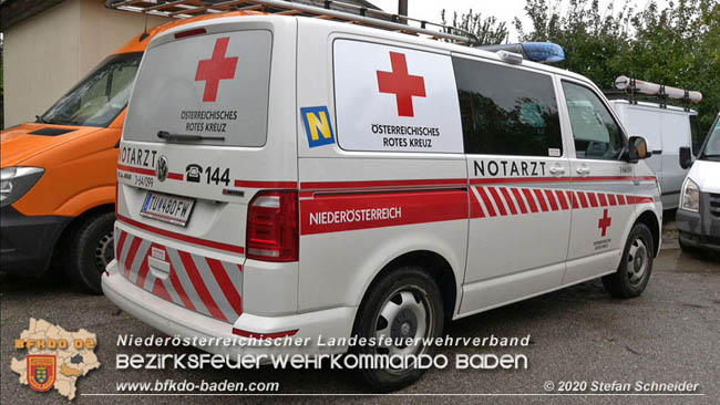 20201014 Unterstützung Rettungsdienst bei Arbeitsunfall Möllersdorf/Guntramsdorf  Fotos: © Stefan Schneider BFK BADEN