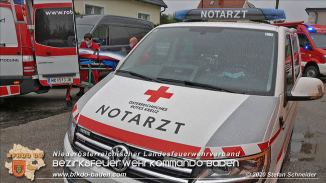 20201014 Unterstützung Rettungsdienst bei Arbeitsunfall Möllersdorf/Guntramsdorf  Fotos: © Stefan Schneider BFK BADEN