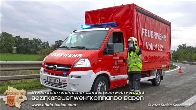 20201017 Defekter Lkw auf der A2 Höhe Auffahrt Raststation Guntramsdorf behindert ist gefährliches Hindernis   Foto: © Stefan Schneider BFKDO BADEN