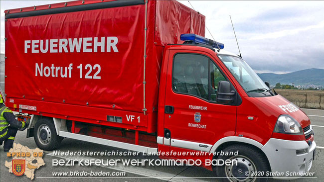 20201017 Defekter Lkw auf der A2 Höhe Auffahrt Raststation Guntramsdorf behindert ist gefährliches Hindernis   Foto: © Stefan Schneider BFKDO BADEN