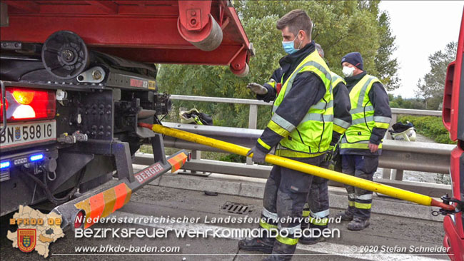 20201017 Defekter Lkw auf der A2 Höhe Auffahrt Raststation Guntramsdorf behindert ist gefährliches Hindernis   Foto: © Stefan Schneider BFKDO BADEN