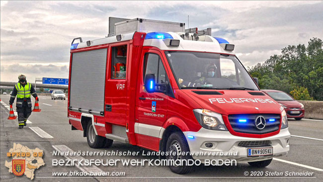 20201017 Defekter Lkw auf der A2 Höhe Auffahrt Raststation Guntramsdorf behindert ist gefährliches Hindernis   Foto: © Stefan Schneider BFKDO BADEN