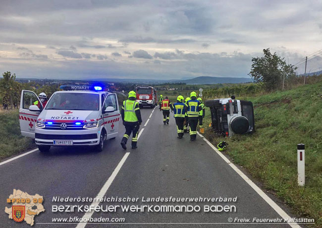 20201017 Pkw Geländewagen verunfallt auf der Weinbergstraße L151 zwischen Pfaffstätten und Gumpoldskirchen   Foto: © Freiwillige Feuerwehr Pfaffstätten