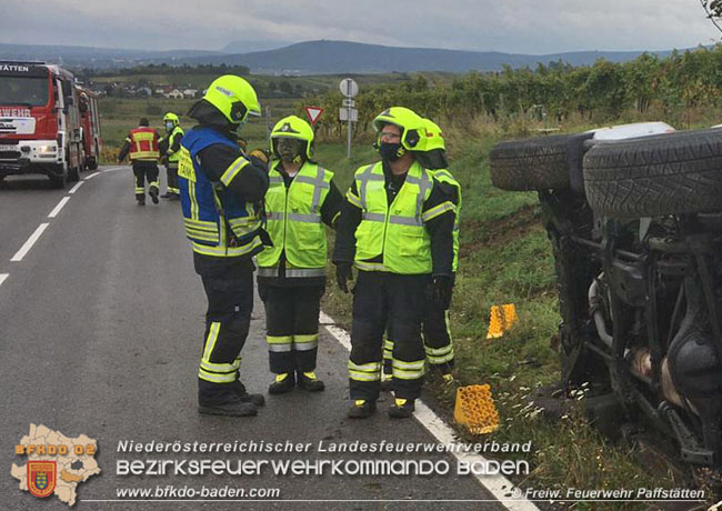 20201017 Pkw Geländewagen verunfallt auf der Weinbergstraße L151 zwischen Pfaffstätten und Gumpoldskirchen   Foto: © Freiwillige Feuerwehr Pfaffstätten