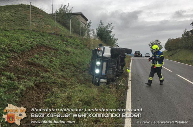 20201017 Pkw Geländewagen verunfallt auf der Weinbergstraße L151 zwischen Pfaffstätten und Gumpoldskirchen   Foto: © Günter Wurzer FF Pfaffstätten