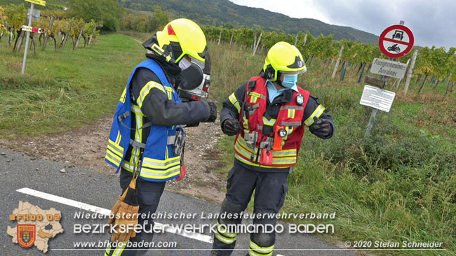 20201017 Pkw Geländewagen verunfallt auf der Weinbergstraße L151 zwischen Pfaffstätten und Gumpoldskirchen   Foto: © Stefan Schneider BFKDO BADEN