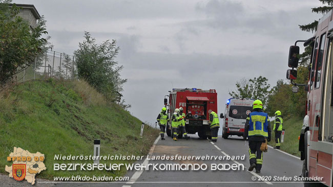 20201017 Pkw Geländewagen verunfallt auf der Weinbergstraße L151 zwischen Pfaffstätten und Gumpoldskirchen   Foto: © Stefan Schneider BFKDO BADEN