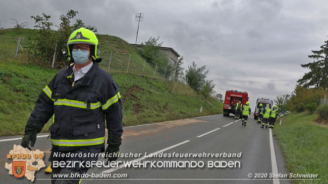 20201017 Pkw Geländewagen verunfallt auf der Weinbergstraße L151 zwischen Pfaffstätten und Gumpoldskirchen   Foto: © Stefan Schneider BFKDO BADEN