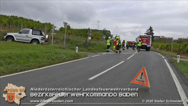 20201017 Pkw Geländewagen verunfallt auf der Weinbergstraße L151 zwischen Pfaffstätten und Gumpoldskirchen   Foto: © Stefan Schneider BFKDO BADEN