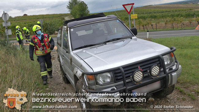 20201017 Pkw Geländewagen verunfallt auf der Weinbergstraße L151 zwischen Pfaffstätten und Gumpoldskirchen   Foto: © Stefan Schneider BFKDO BADEN