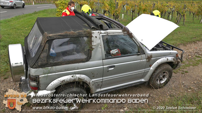 20201017 Pkw Geländewagen verunfallt auf der Weinbergstraße L151 zwischen Pfaffstätten und Gumpoldskirchen   Foto: © Stefan Schneider BFKDO BADEN