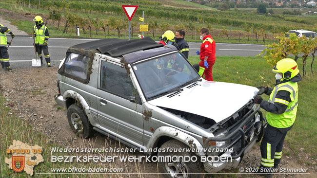 20201017 Pkw Geländewagen verunfallt auf der Weinbergstraße L151 zwischen Pfaffstätten und Gumpoldskirchen   Foto: © Stefan Schneider BFKDO BADEN