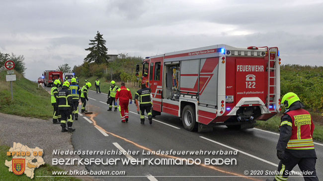 20201017 Pkw Geländewagen verunfallt auf der Weinbergstraße L151 zwischen Pfaffstätten und Gumpoldskirchen   Foto: © Stefan Schneider BFKDO BADEN