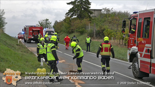 20201017 Pkw Geländewagen verunfallt auf der Weinbergstraße L151 zwischen Pfaffstätten und Gumpoldskirchen   Foto: © Stefan Schneider BFKDO BADEN