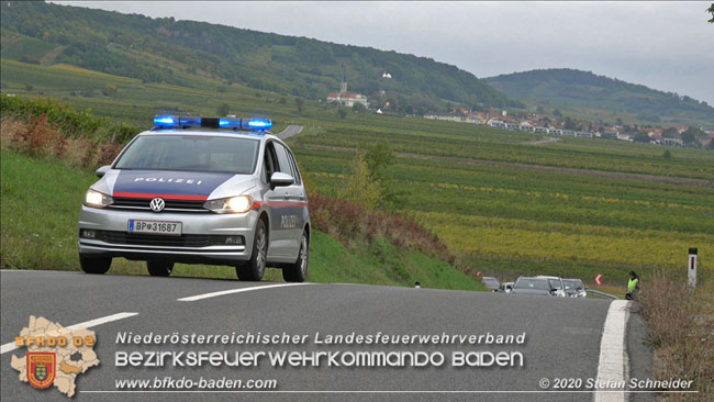 20201017 Pkw Geländewagen verunfallt auf der Weinbergstraße L151 zwischen Pfaffstätten und Gumpoldskirchen   Foto: © Stefan Schneider BFKDO BADEN