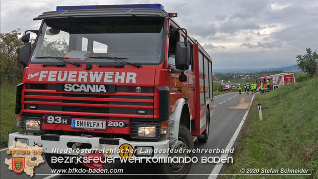 20201017 Pkw Geländewagen verunfallt auf der Weinbergstraße L151 zwischen Pfaffstätten und Gumpoldskirchen   Foto: © Stefan Schneider BFKDO BADEN
