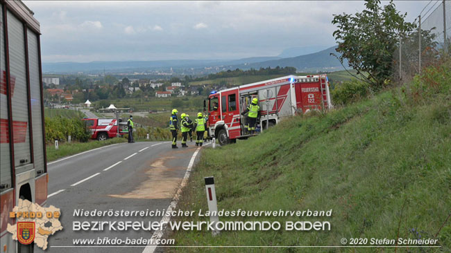 20201017 Pkw Geländewagen verunfallt auf der Weinbergstraße L151 zwischen Pfaffstätten und Gumpoldskirchen   Foto: © Stefan Schneider BFKDO BADEN