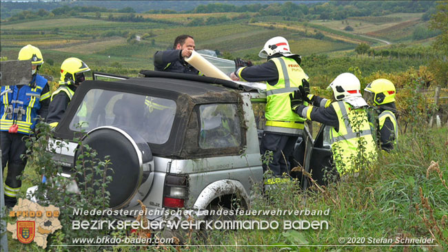 20201017 Pkw Geländewagen verunfallt auf der Weinbergstraße L151 zwischen Pfaffstätten und Gumpoldskirchen   Foto: © Stefan Schneider BFKDO BADEN