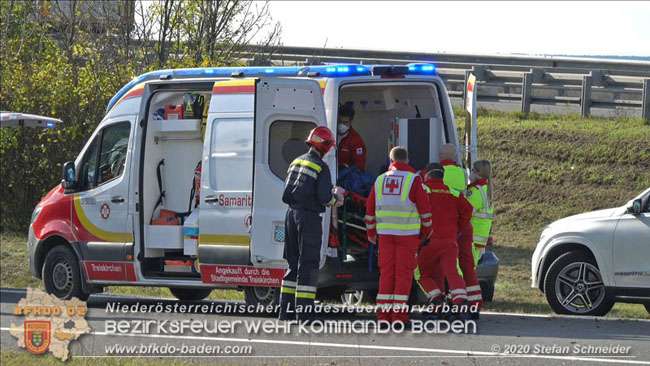 20201105 Verkehrsunfall in der Auffahrtsrampe der Autobahnanschlussstelle Kottingbrunn Richtung Wien Foto: © Stefan Schneider BFK BADEN 20201105 Verkehrsunfall in der Auffahrtsrampe der Autobahnanschlussstelle Kottingbrunn Richtung Wien Foto: © Stefan Schneider BFK BADEN